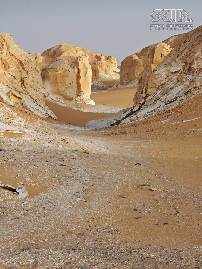 Wadi Biddendee Een smalle canyon waar fosiele schelpen en zwart ijzeren pyriet te vinden zijn. Stefan Cruysberghs